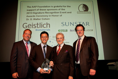 Dr Do Receiving Dr D Walter Cohen Teaching Award