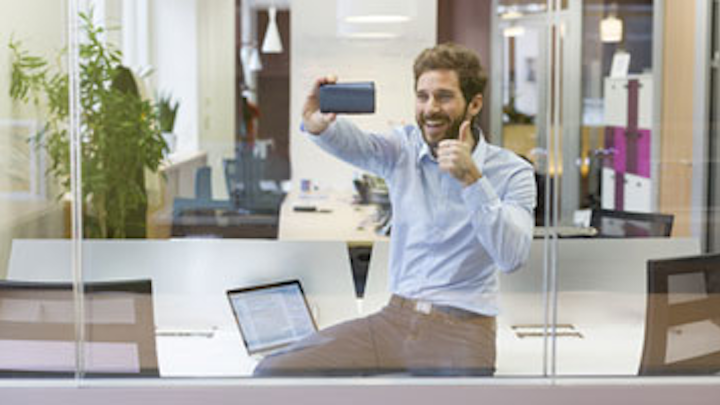 Content Dam Diq Online Articles 2016 01 Hipaa Selfie 1