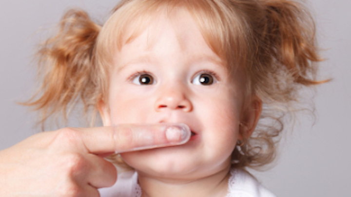 Content Dam Diq Online Articles 2017 03 Brush Baby Teeth Diqthumb
