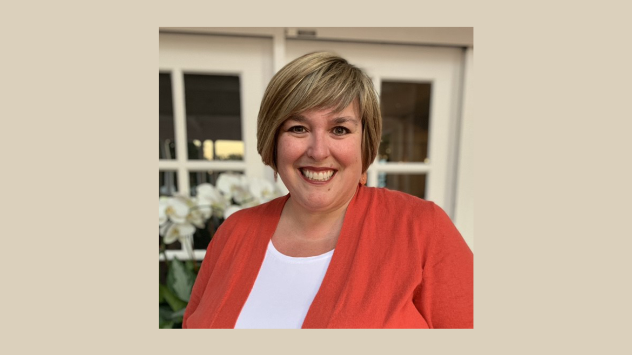 Carly White 5f6ca56282c1e