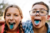 Children sticking their tongues out