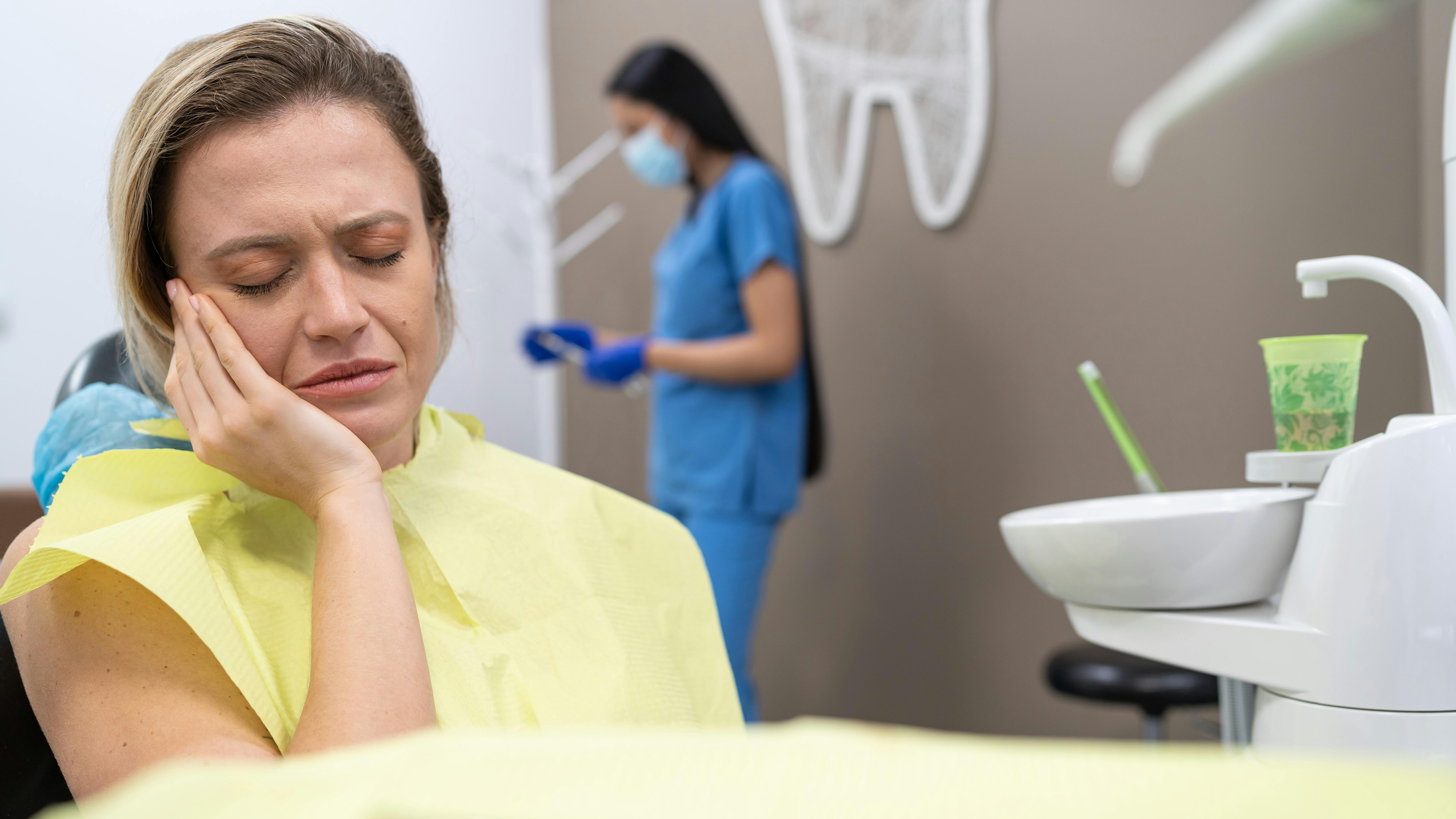 woman with periodontitis