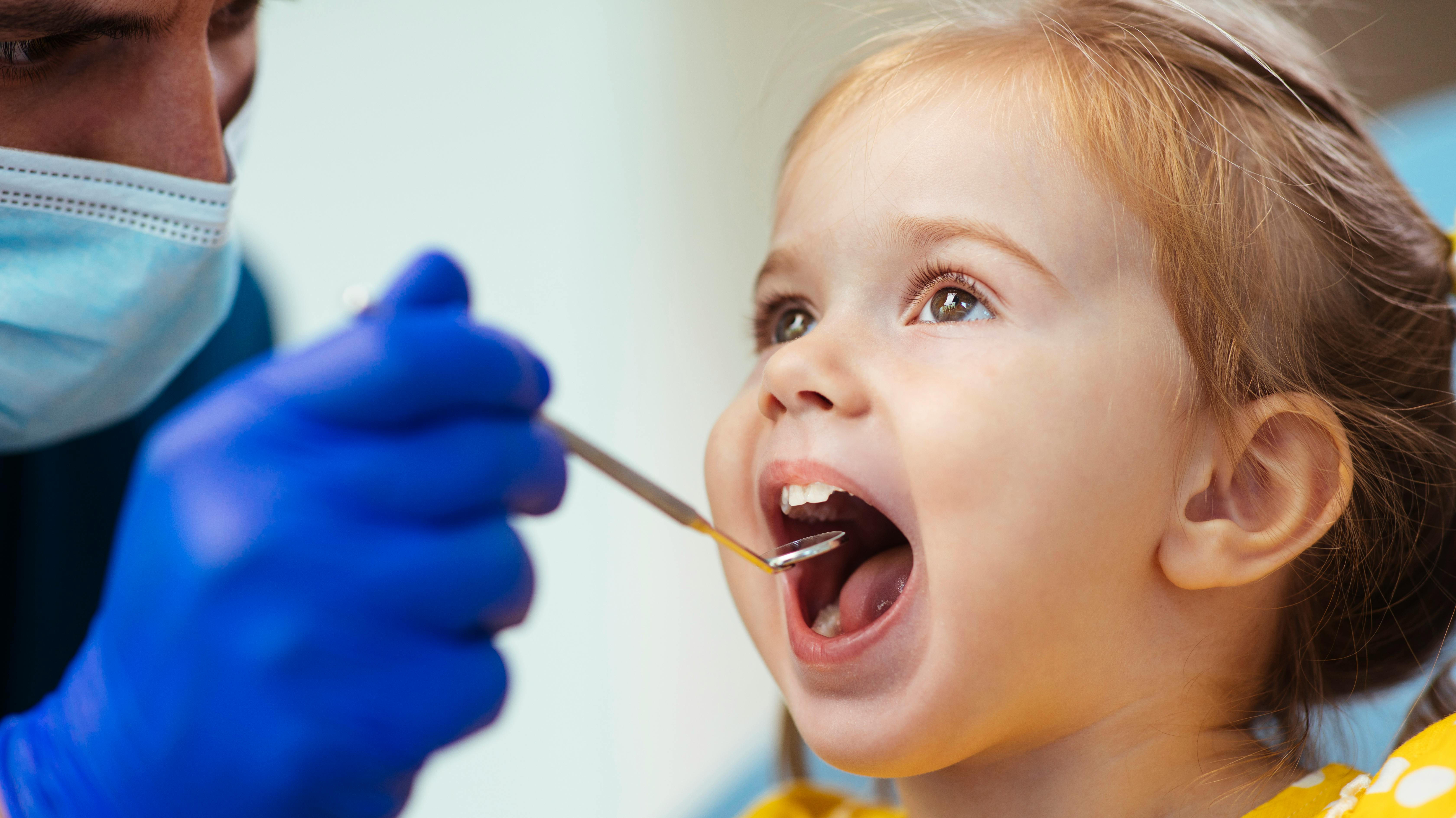 child at the dentist